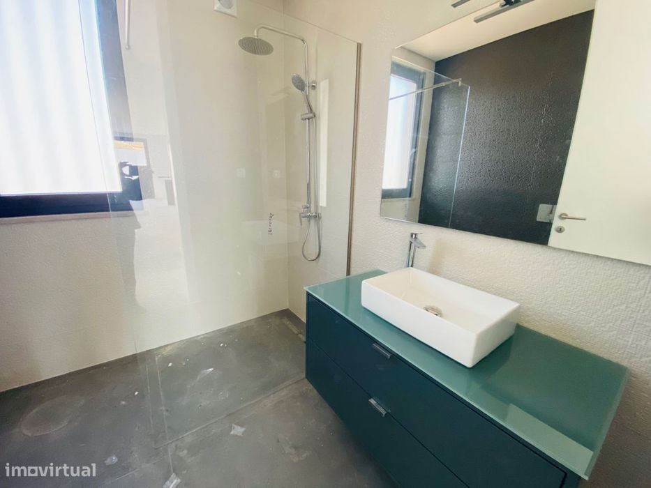 Moradias T4 de qualidade superior com piscina - Salir do Porto