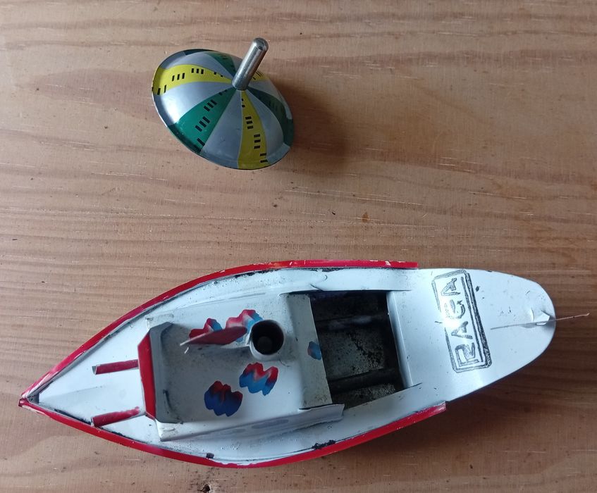 Conjunto de brinquedos em chapa metálica