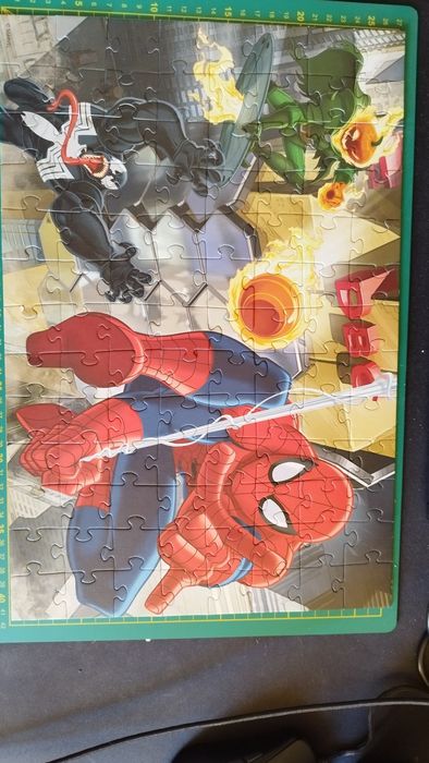 Puzzle Spiderman 100