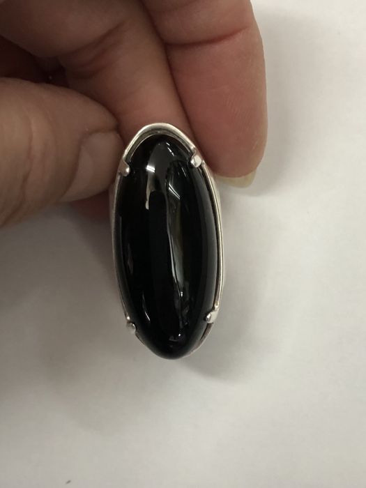 Vendo Anel em prata com pedra preta