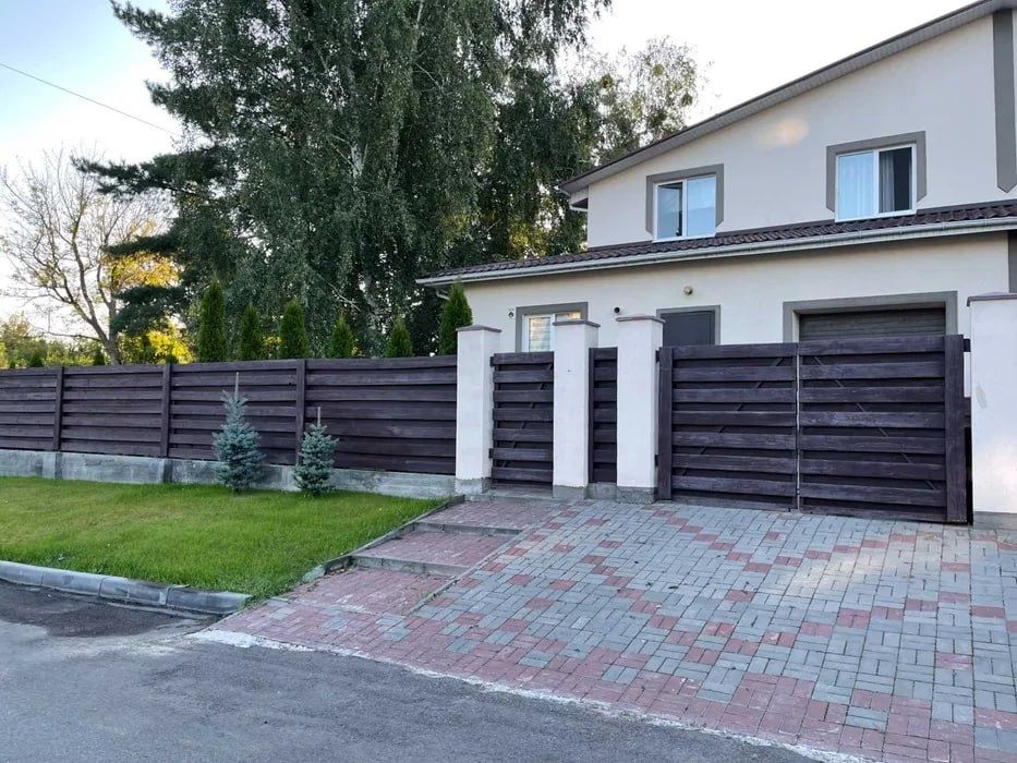 Закрытый КГ возле метро Академгородок и Житомирская