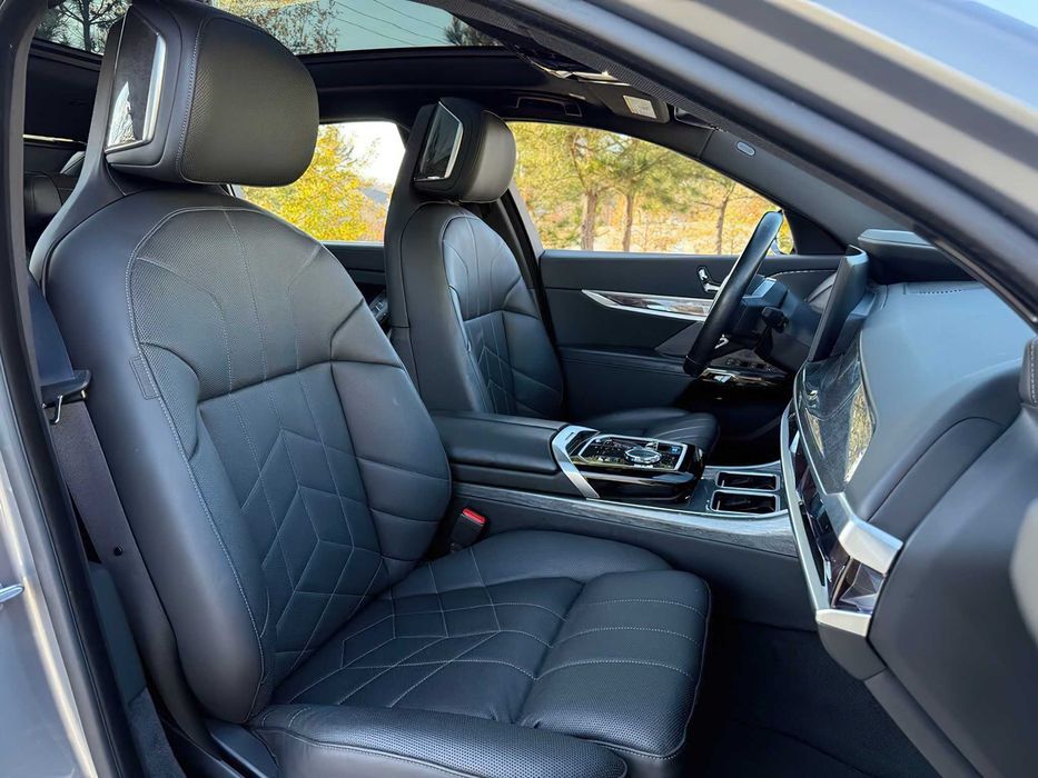 BMW i7      2023