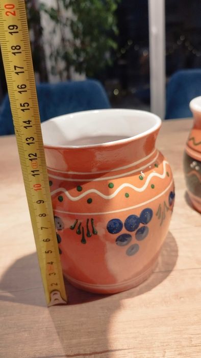 Zestaw trzech ceramicznych dzbanów, PRL