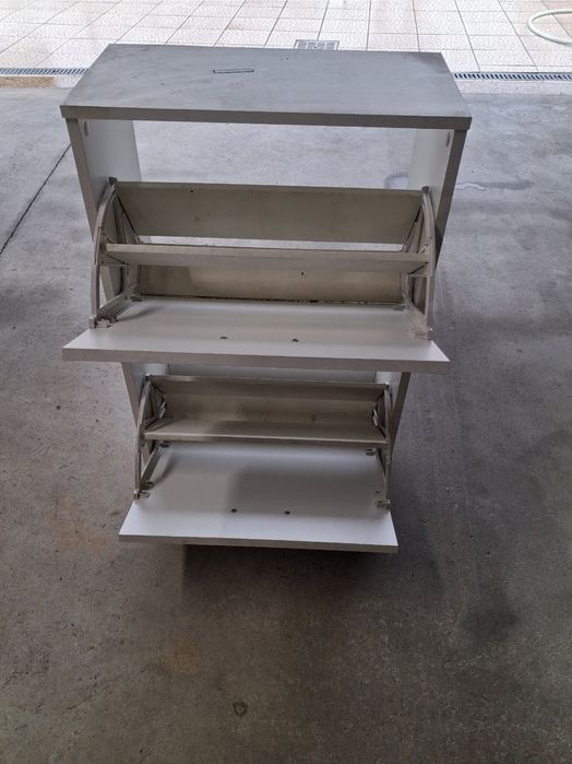 Sapateira em bom estado