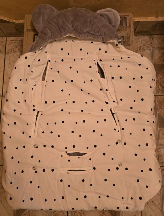 Otulacz rożek becik marki Sleepee do fotelika samochodowego