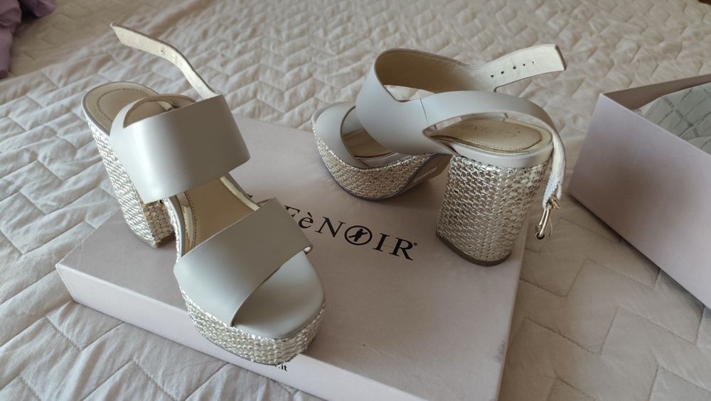 Vários pares de Calçado de senhora