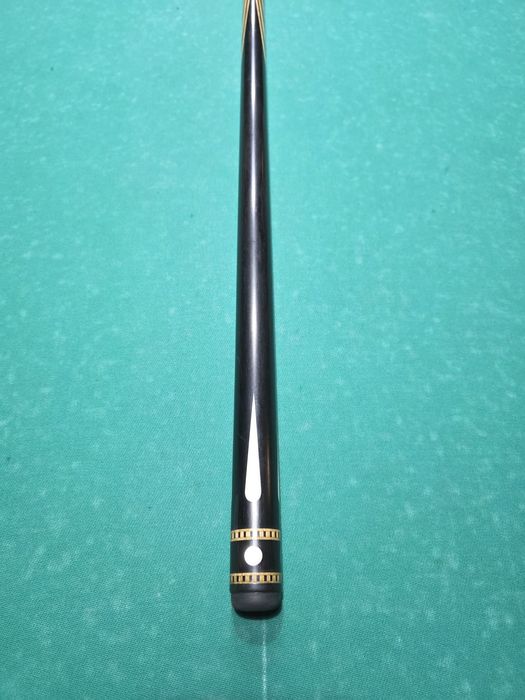 Кий більярдний (піраміда) розбірний. Ебен, б/в, в дуже гарному стані.