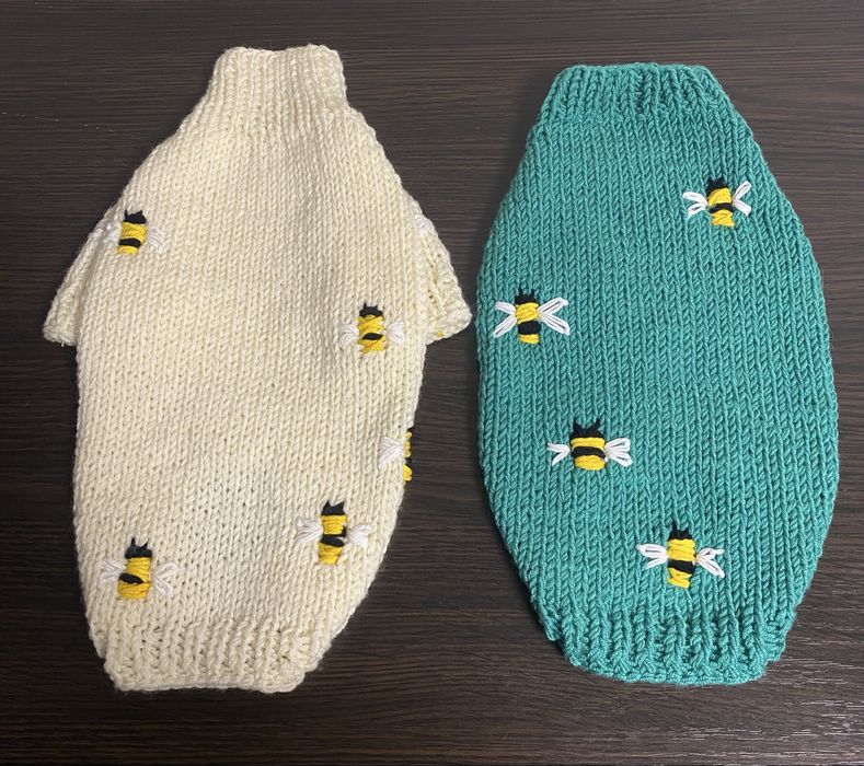 Hand knit Вʼязаний одяг собак. Светри, жилетки, комбези,плаття.