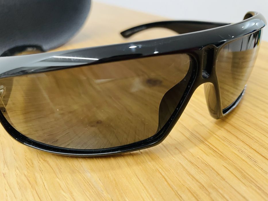 Óculos de sol de homem da Yves Saint Laurent