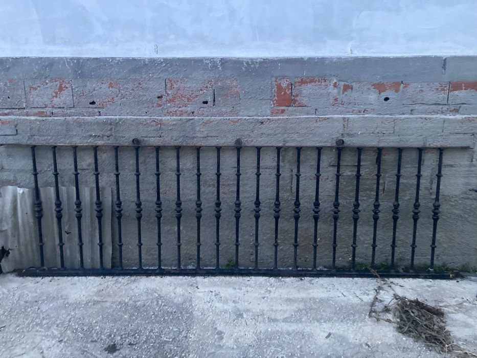 Mesas, Portão, gradeamento antigo ferro maciço, etc