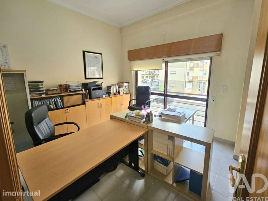 Loja / Estabelecimento Comercial T3 em Agualva E Mira-Sintra de 70,00