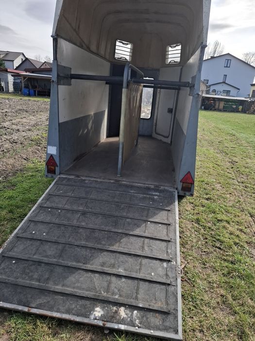 Przyczepa do przewozu koni variant