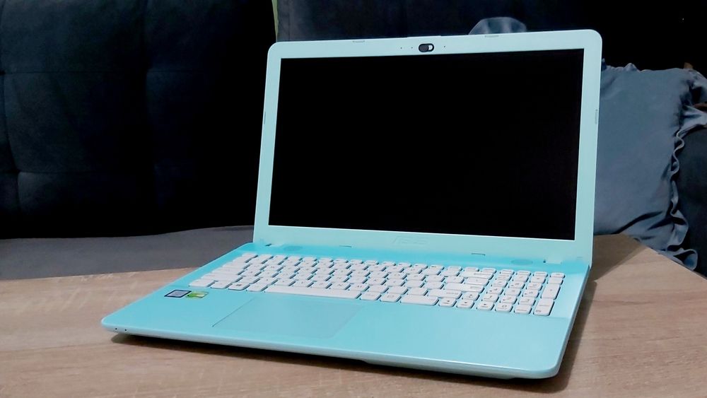 ASUS 15,6 Intel i3 12GB RAM DDR4 NVIDIA GeForce 920MX 2GB SSD 256GB