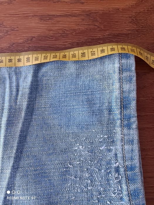 W spodniach młodzieżowe