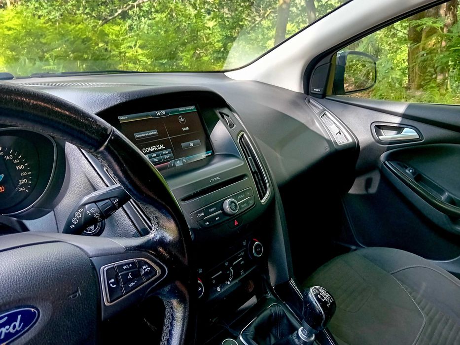 Ford focus titanium em excelente estado