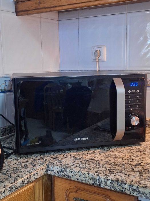 Micro-ondas Samsung MS23F301TAK Preto – 23L