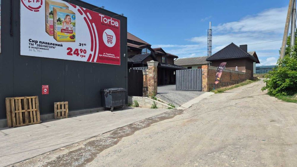 Оренда комерційної будівлі 800 м² (можливий поділ на 350 м² та 450 м²)