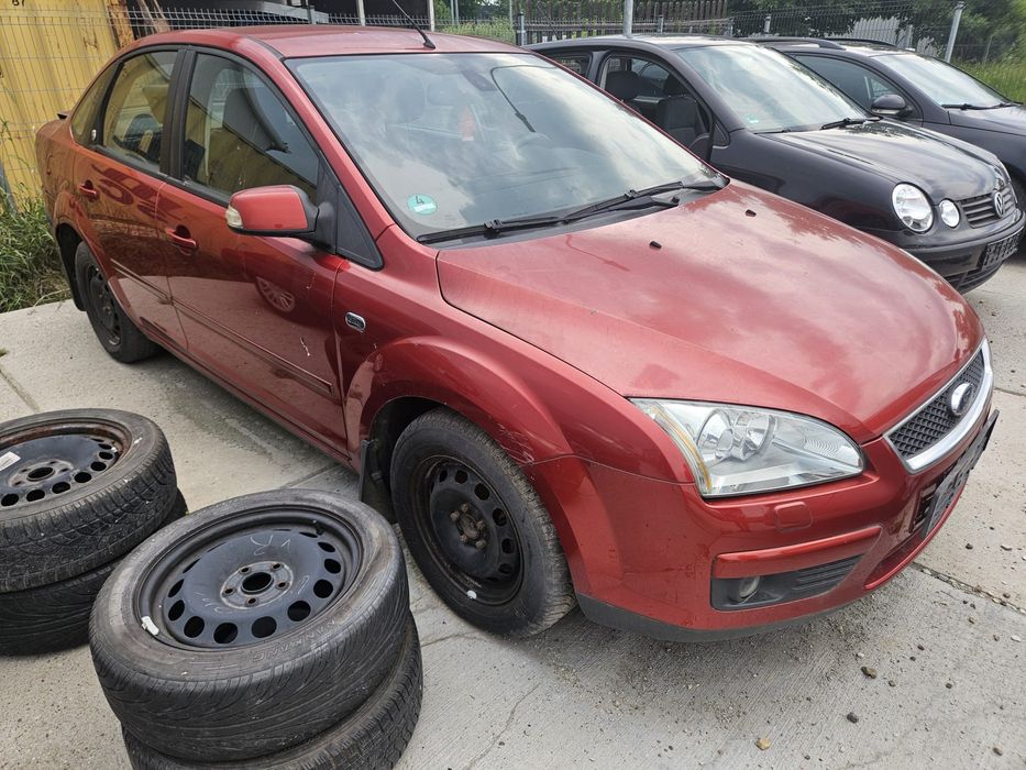 Ford Focus Mk2 1.6 Benzyna 2006 Sedan – Auto na części kolor tango metalic