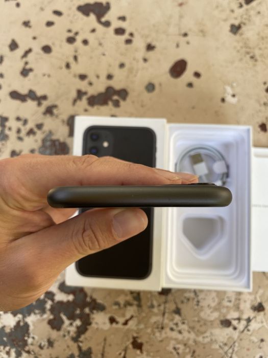 Продам Айфон 11 64 ГБ