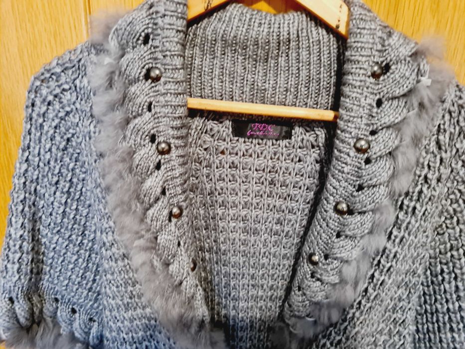 Colete cinzento decote em V