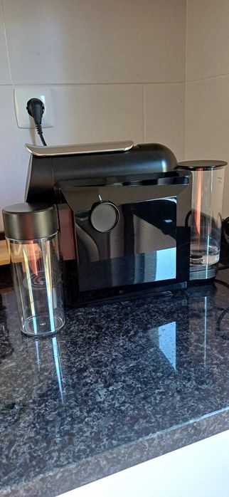 Vendo máquina de café delta q mini milk qool com apenas 3 meses de utilização com garantia