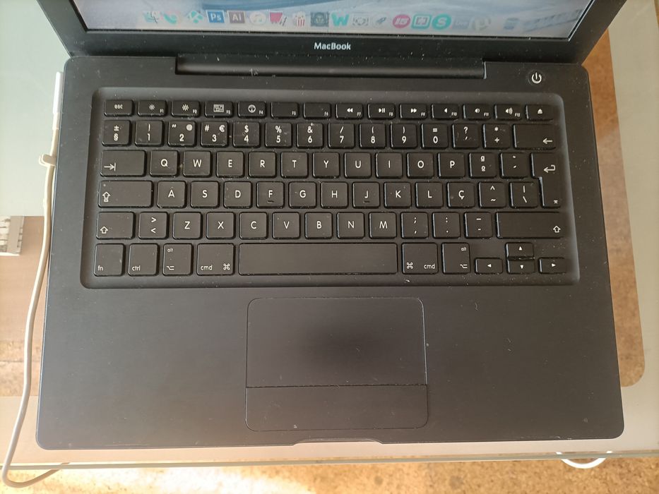 MacBook com bateria inchada.