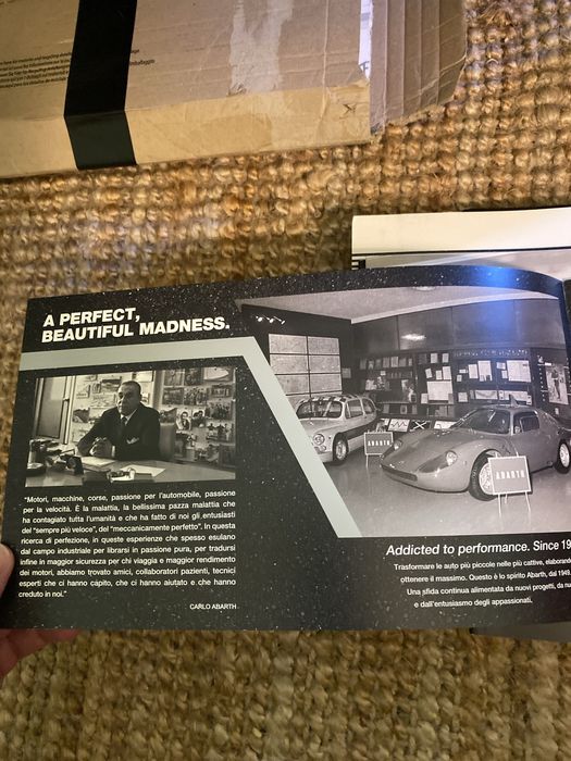 Catálogo italiano Abarth 595 Pista série especial 2017. Fiat