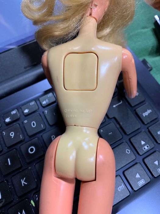 BARBIE ORIGINAL DE 1966. MODELO MUITO RARO COM CABEÇA OSCILANTE