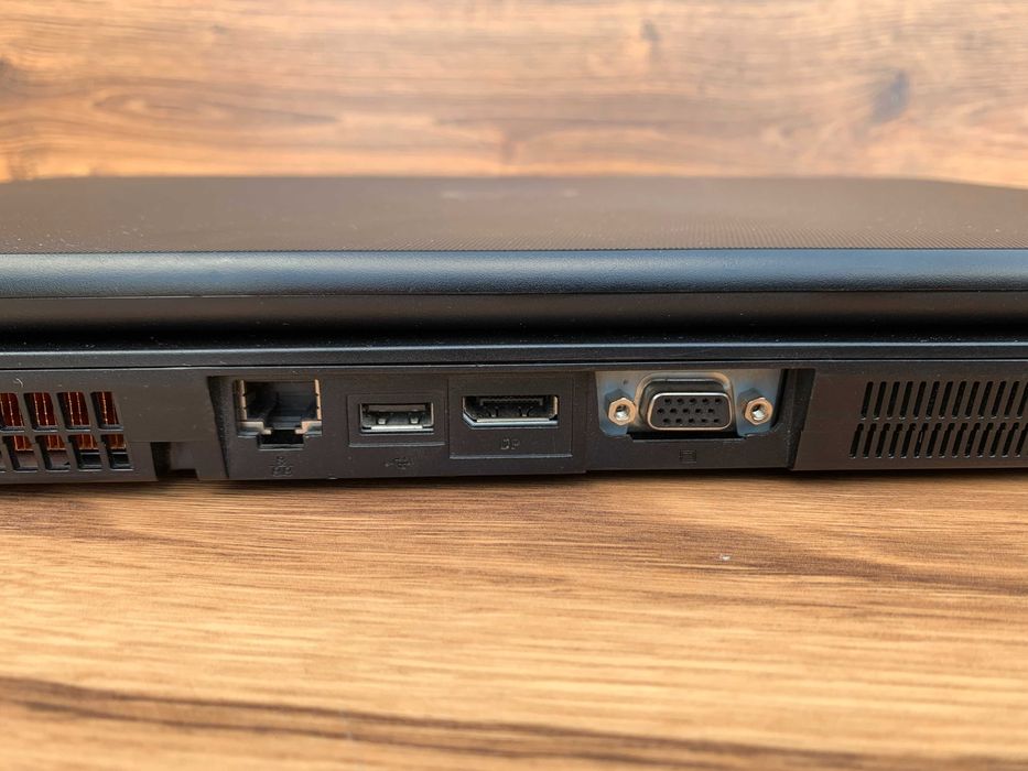 Laptop 17,3" Fujitsu  Celsius W920  16 ram/ i7 / Win 7