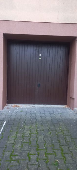 Sprzedam garaż w bloku
