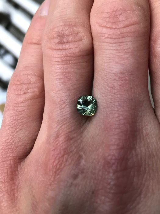 Naturalny peridot z rutylem w szlifie Old Maine