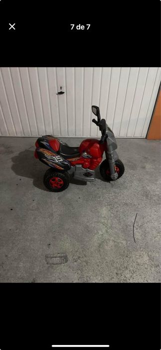 Eletrico Mota/triciclo crianca, bateria de carregar. Muito bom estado