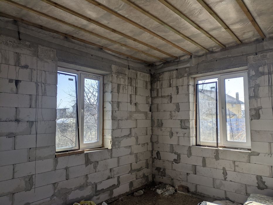 Продається БЕЗ КОМІСІЇ ТЕРМІНОВО недобудований будинок для тих, хто мр