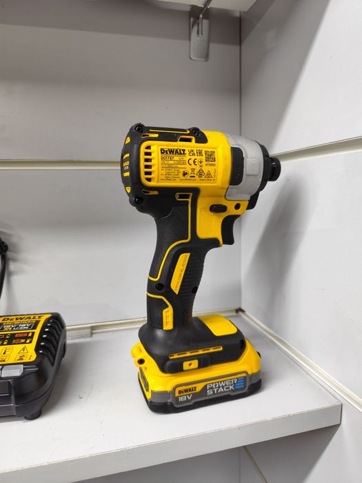 DeWal DCF 787 вживаний безщітковий акумуляторний імпакт Деволт оригіна