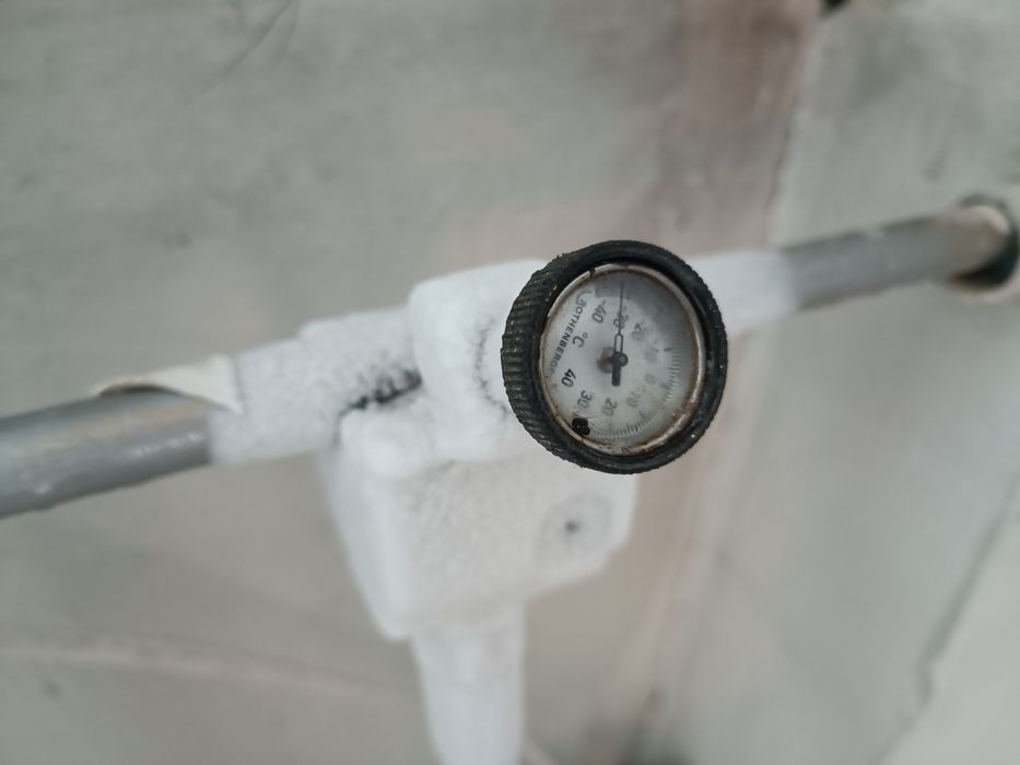 Zamrażanie rur i nie tylko. Hydraulik Awarie domowe wymiana instalacji