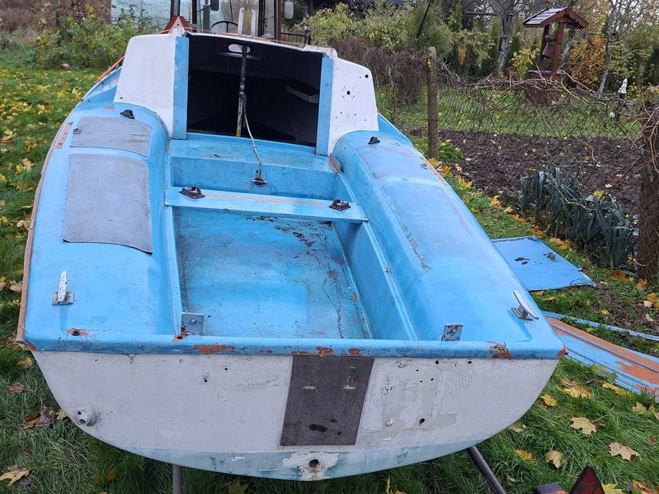 Jacht Łódka/zagłówka z przyczepka