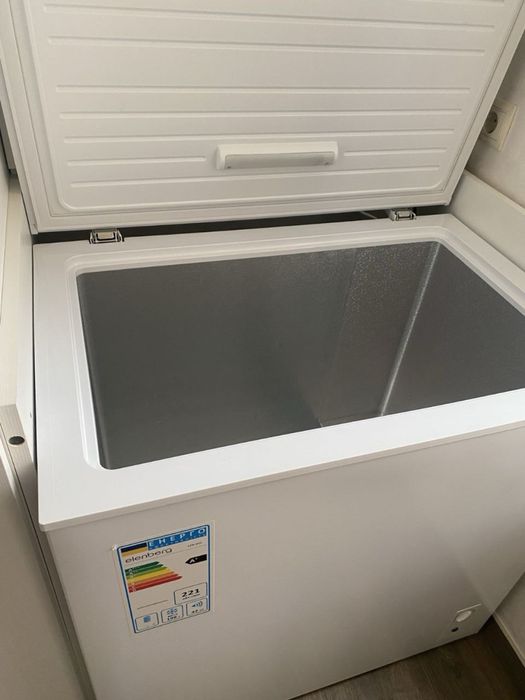Продам морозильну камеру Elenberg CFR-201 198 л