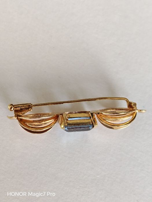 Broszka, złoto 18k, spinel, 1952 rok.