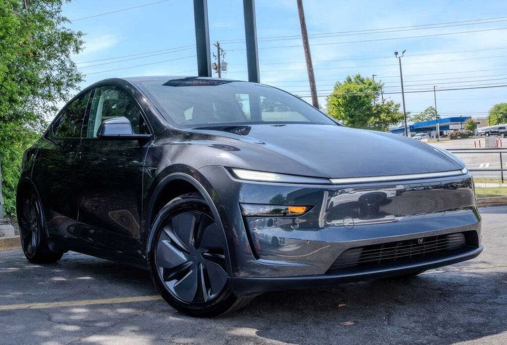 Tesla Model Y Long Range      2026