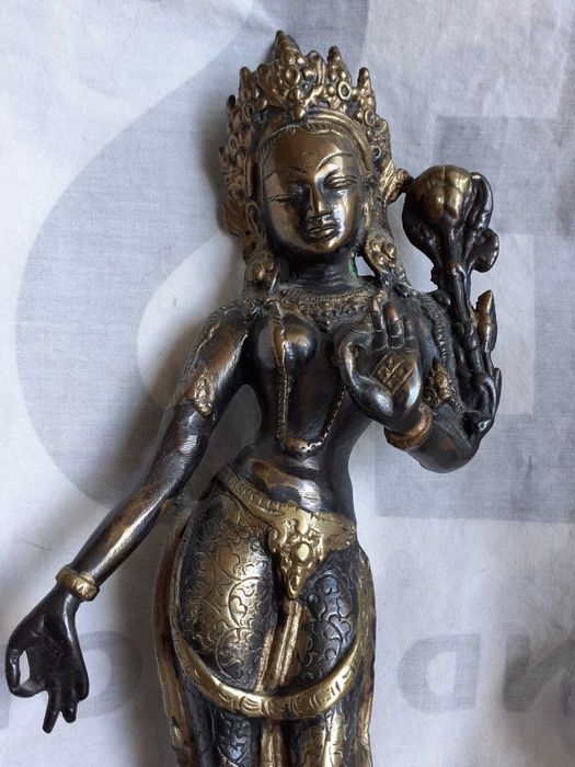 Estátua antiga Buda feminina Nepal – Tibete bronze, raridade