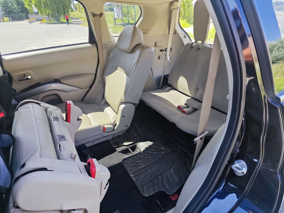 Mitsubishi Outlander 2 / 4x4 / 7 місць /