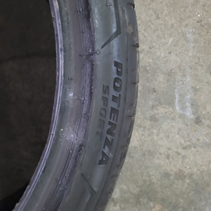Vendo 2 pneus Bridgestone 255/35/r20