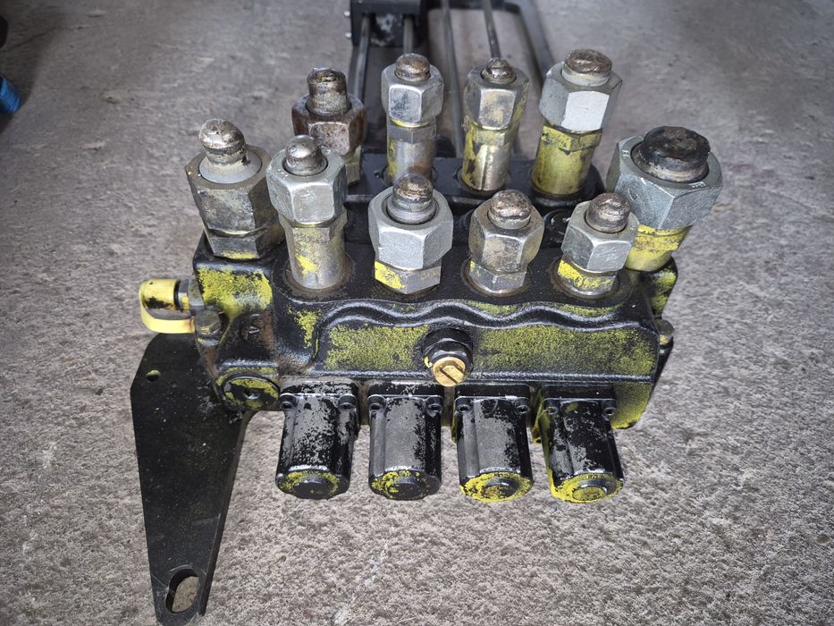 Rozdzielacz hydrauliczny Manitou 732 - części
