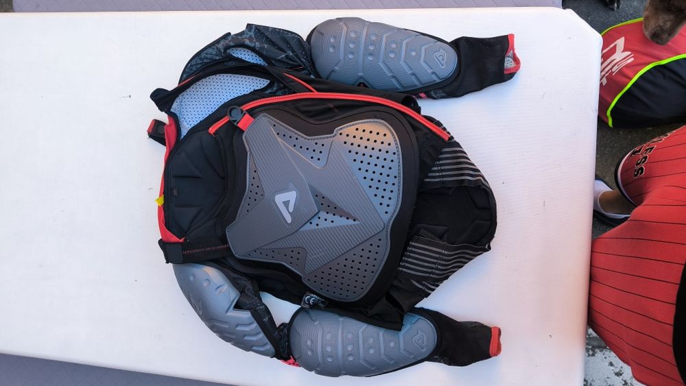 Zbroja acerbis scudo 3.0  rozmiar L/XL