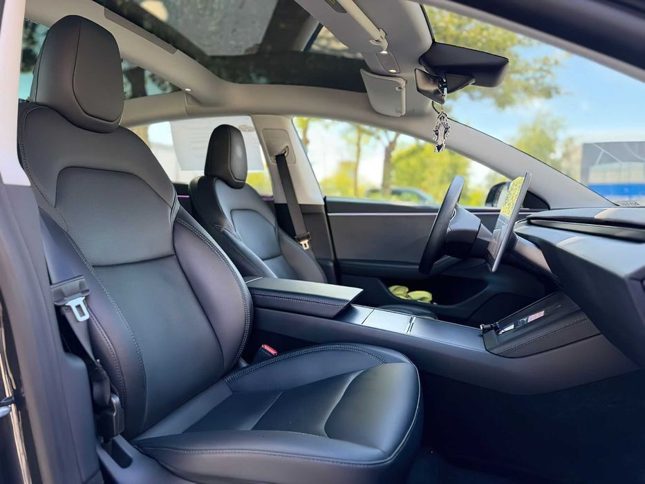 Tesla Model 3      2024