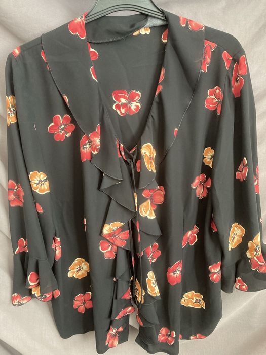 Kurtka , żakiet, spodnie, bluzka, sweterek . Paka ubran.