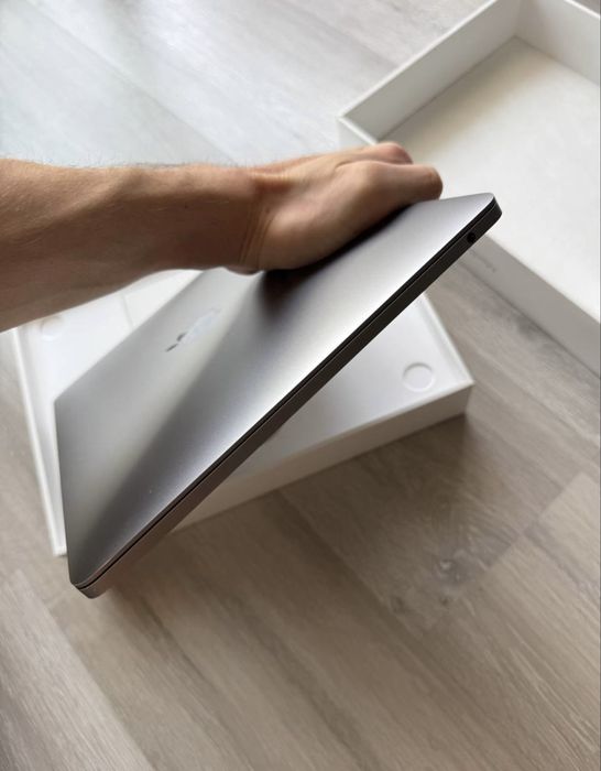 macbook pro 13 (2020 рік) офіційний