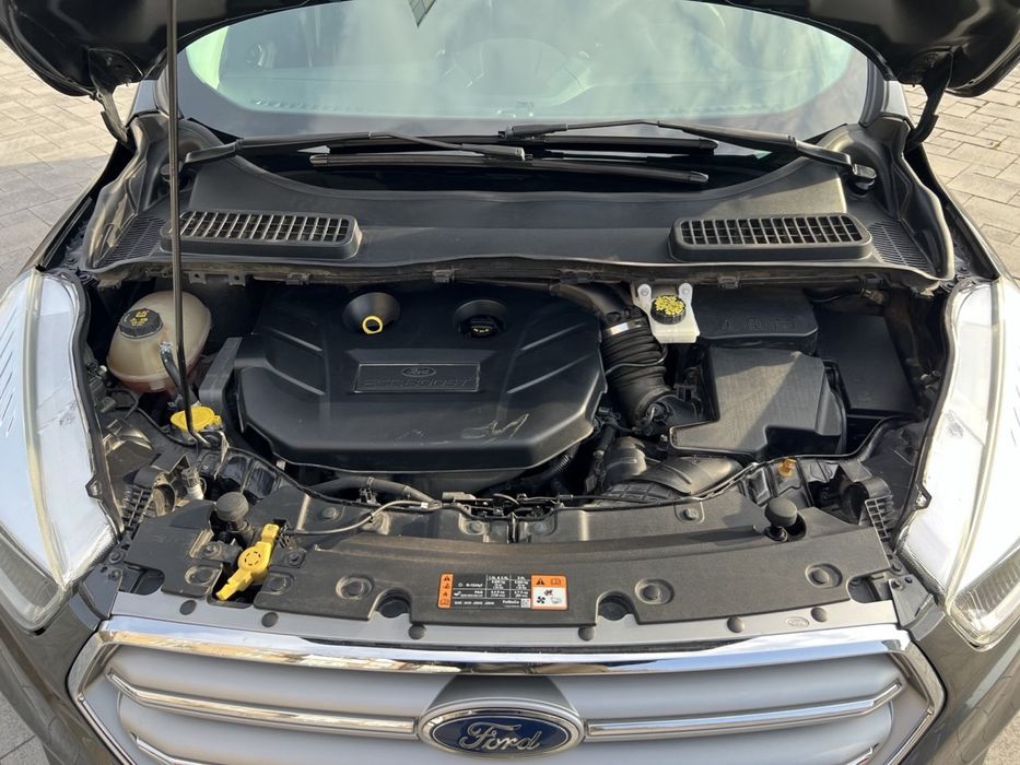 Продам автомобіль Ford Escape 2017року