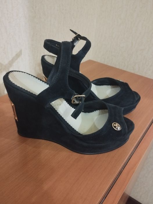 Босоножки замшевые 36 размер