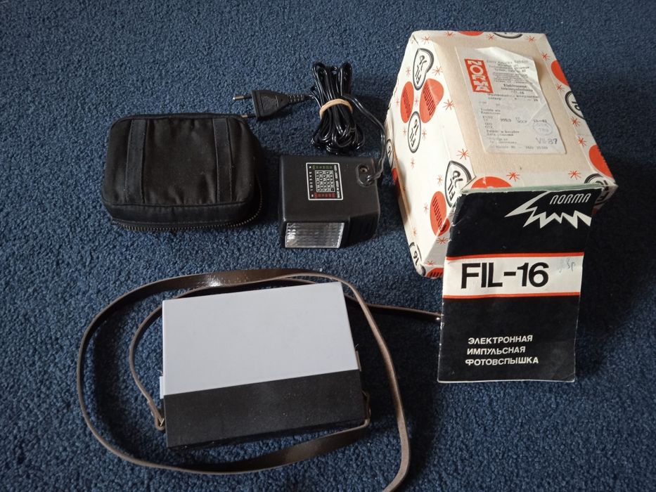 Фотоаппарат Зенит ЕТ фотовспышка fil16 экспонометр Ленинград2 объектив